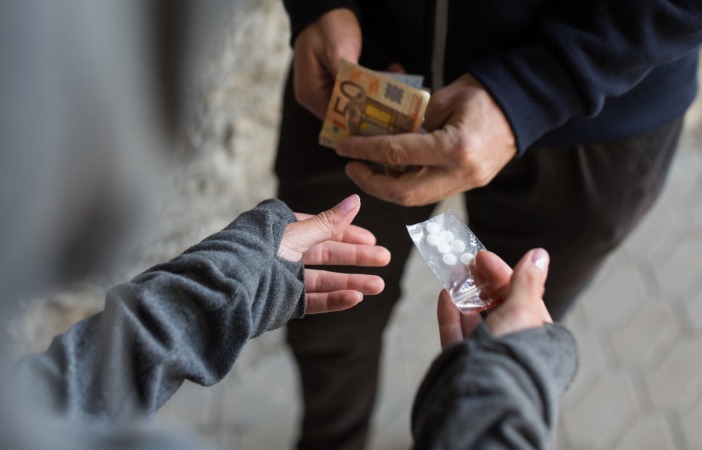buying drugs on the darknet
